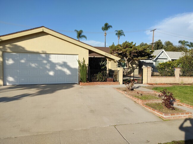 Building Photo - 11311 Bluebell Ave