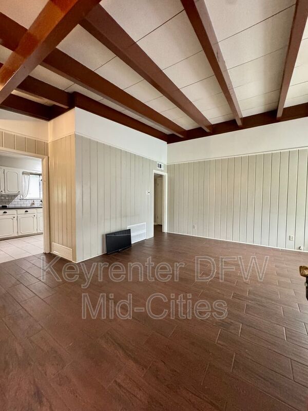 Foto del edificio - 3104 Medina Ave