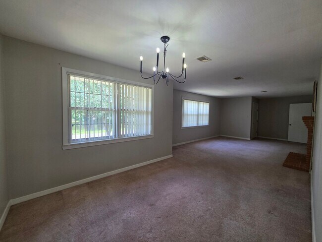 Foto del edificio - 4BR/2BA lake view home with covered back p...