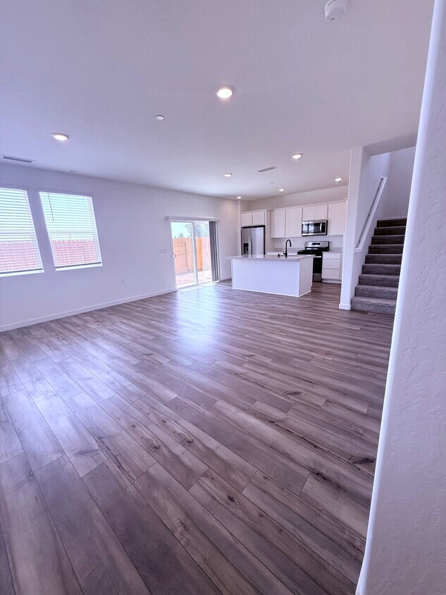 Foto principal - 6345 W Hadley Ave