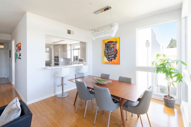 Foto del edificio - 11847 Laurelwood Dr