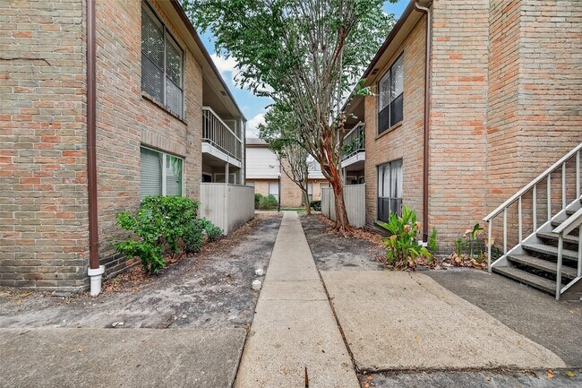 Foto del edificio - 2120 Wilcrest Dr