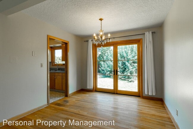 Building Photo - 3 br, 1.5 bath House - 4705 NW Harney Street