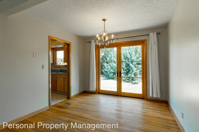 Foto del edificio - 3 br, 1.5 bath House - 4705 NW Harney Street