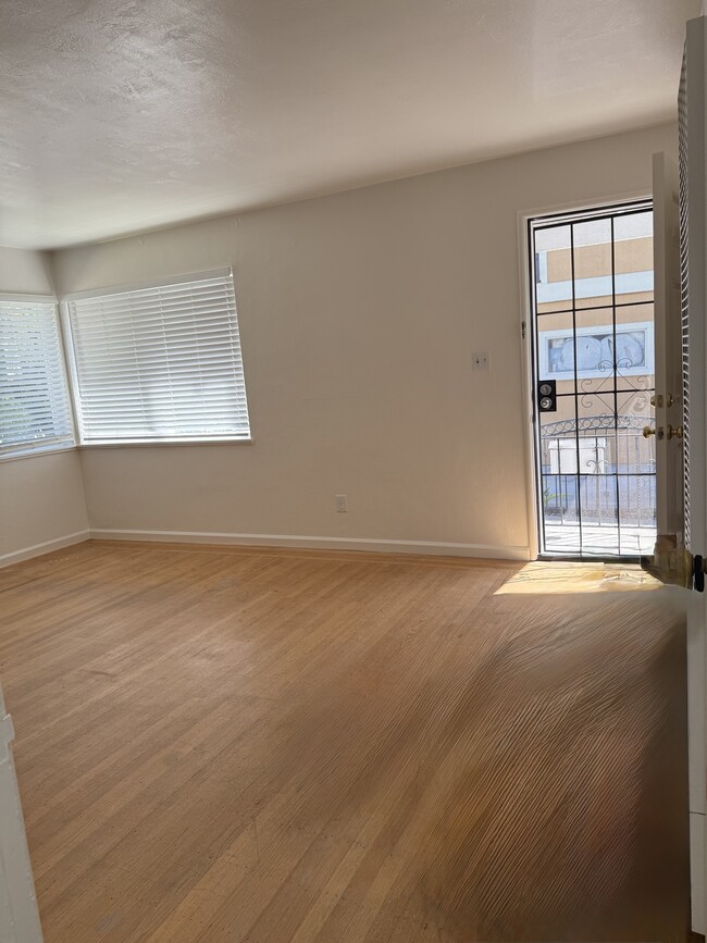 Sala de estar - 317 Herma Ct