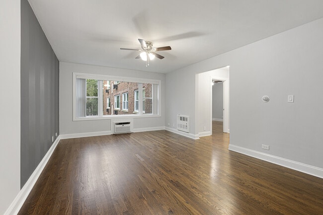 Building Photo - 7634 N Eastlake Terrace