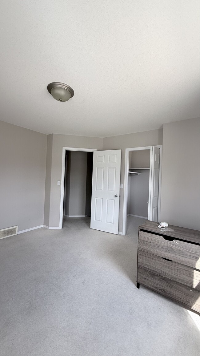 Building Photo - 135 Pawlychenko Ln
