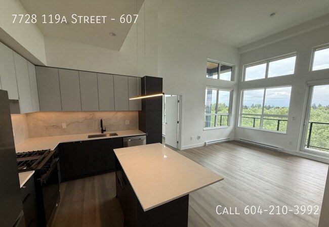 Photo du bâtiment - Beautiful Top Floor Corner Condo