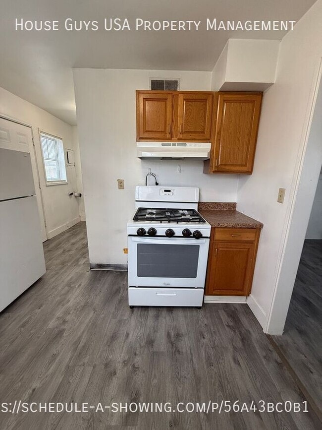 Building Photo - 9523 Charlotte St