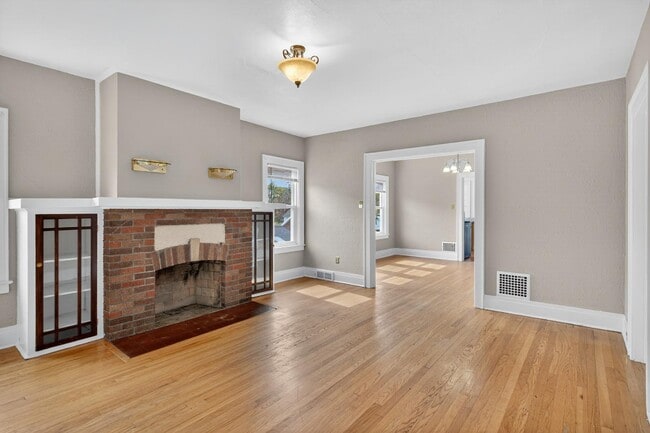 Building Photo - 258 Hickok Ave