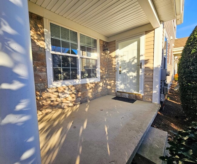 Building Photo - 701 Brentwood Dr