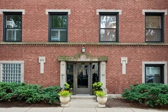 Building Photo - 1521 W Sunnyside Ave
