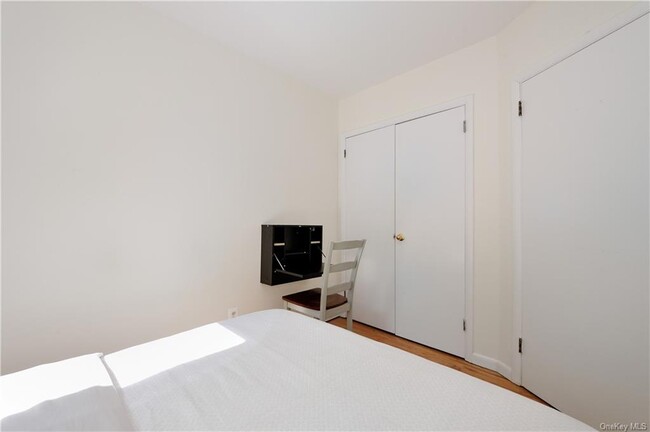 Building Photo - 356 W 37th St