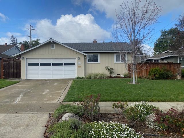 Foto principal - 137 Hollycrest Dr