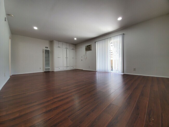 Building Photo - 726 E Orange Grove Ave