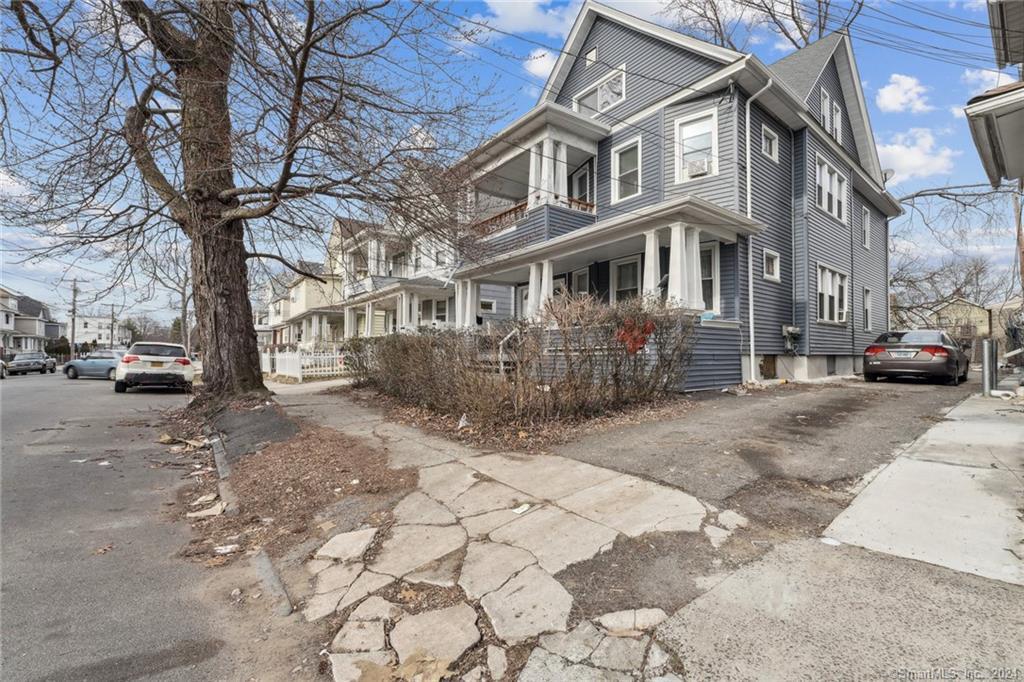 Primary Photo - 210 Lenox Ave