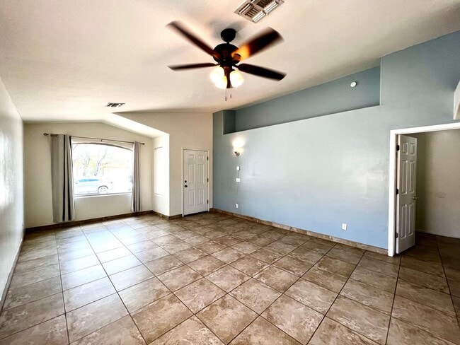 Building Photo - Beautiful 4 Bedroom Home in Rita Ranch