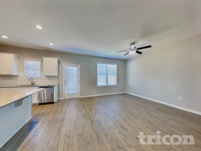 Building Photo - 376 Olde Pl