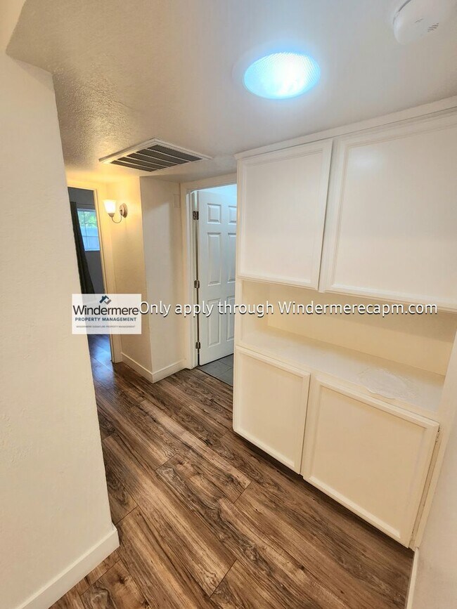 Building Photo - Cozy Halfplex in Citrus Heights- Available Now!