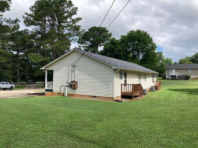 Building Photo - 94/96 Rayburn Dr.