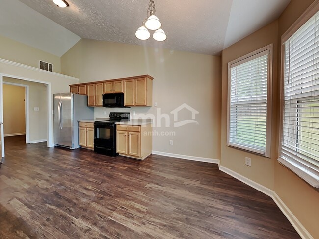 Building Photo - 303 Cole Creek Dr