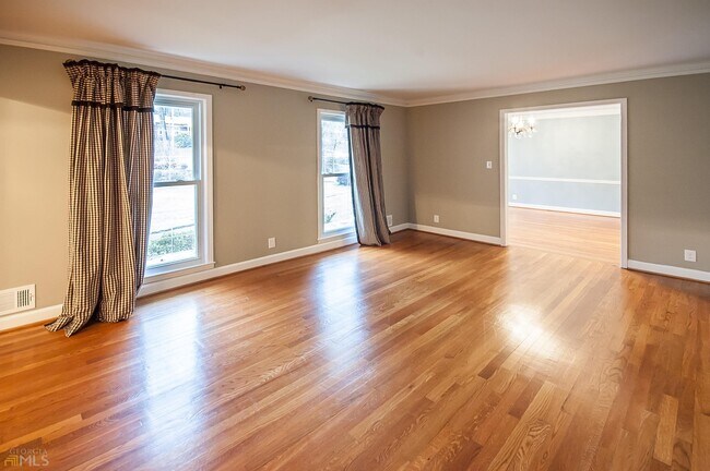 Building Photo - 1074 Hess Dr