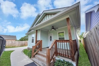 Building Photo - 3703 Lila St