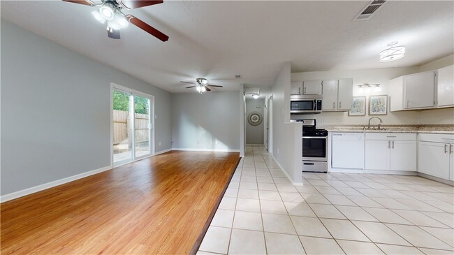 Foto del edificio - 3330 Bluestem Cir