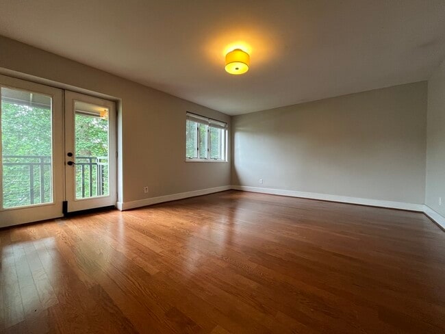 Photo - 2427 Vail Ave Apartment
