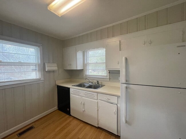 Building Photo - 25 Hollis St