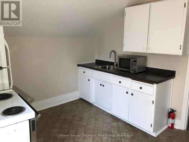 Photo du bâtiment - 96 Arthur St N