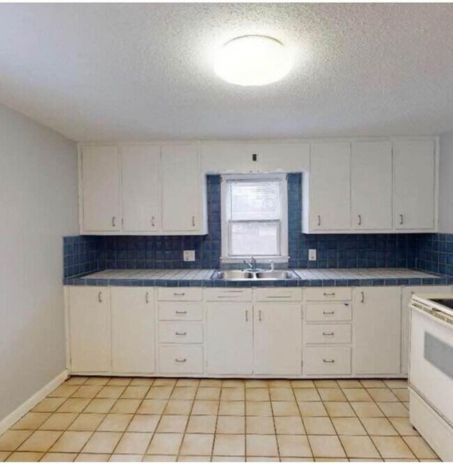 Building Photo - 1203 Plumer St
