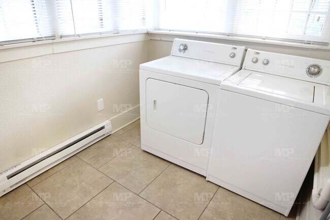 Foto del edificio - 326 W Laurel St