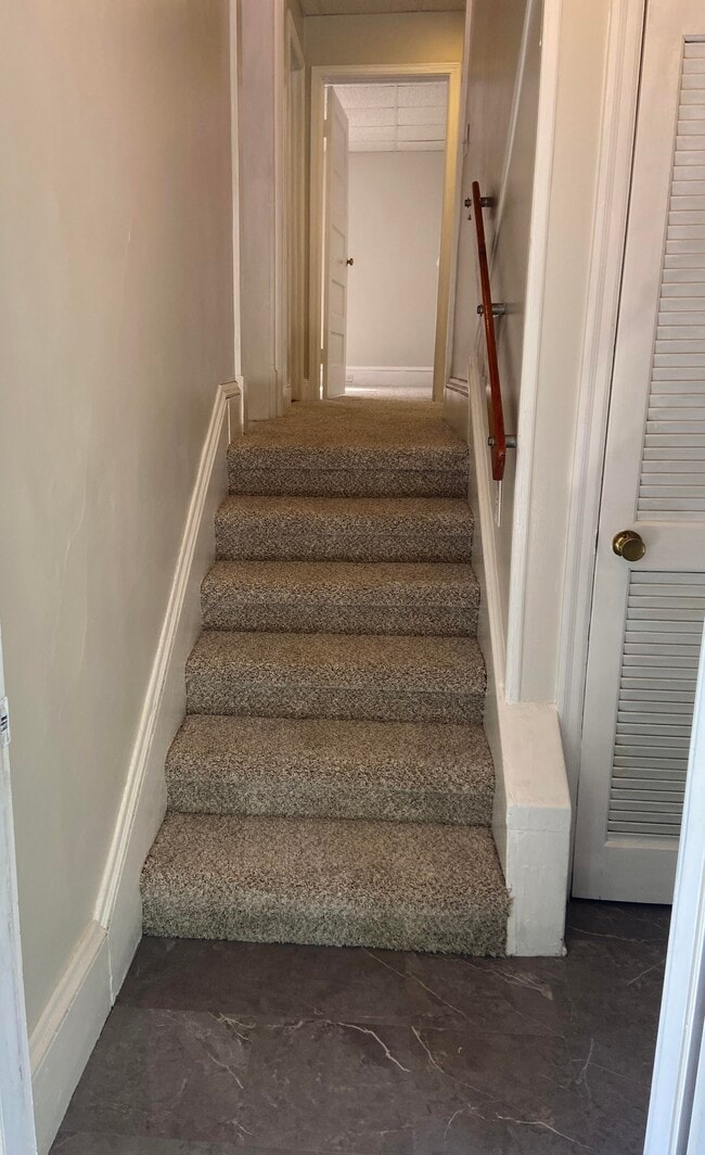 Entry - 432 Roanoke Blvd Townhome