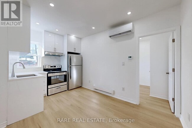 Building Photo - 167 Dynevor Rd