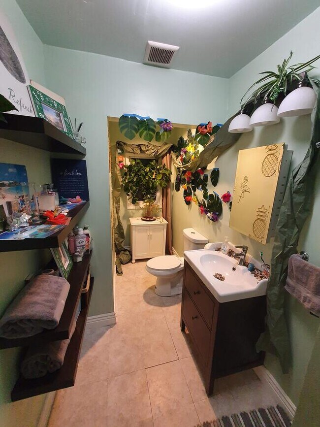 Bathroom - 523 E 21st St