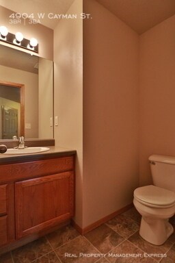 Foto del edificio - Large 3 bedroom with HUGE walk in closet!