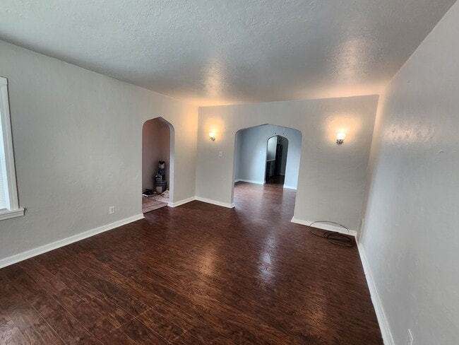 Building Photo - 824 Oak St
