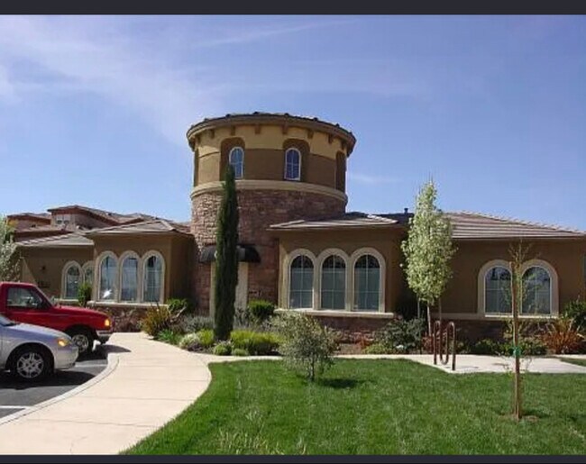 Foto del edificio - 1900 Danbrook Dr