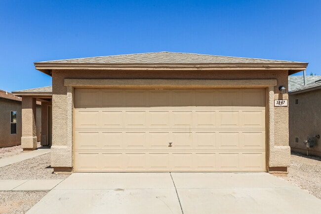 Building Photo - 3847 E Hopseed Ln