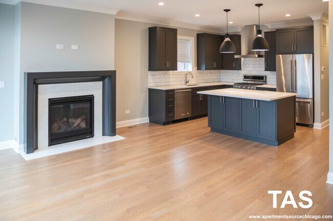 Foto del edificio - 2319 N Southport Ave