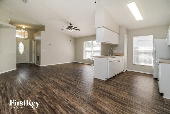 Foto del edificio - 1487 Woodwind Dr