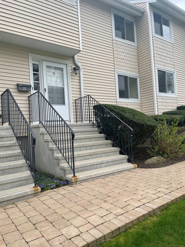 Building Photo - 75 Cos Cob Ave
