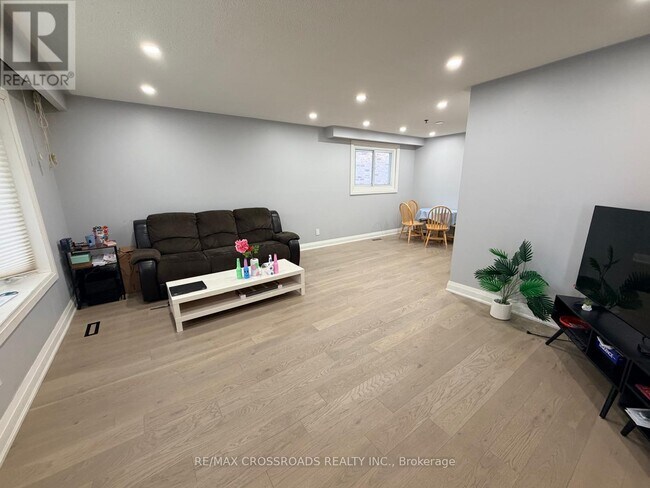 Building Photo - 804 Fairview Ave