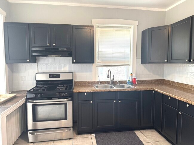 Foto del edificio - 4421 W Wrightwood Ave
