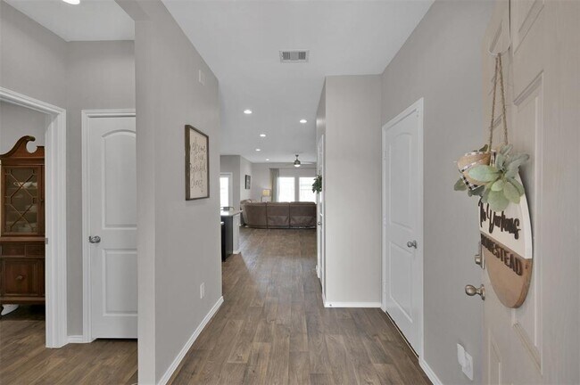 Building Photo - 20300 Portbec Dr