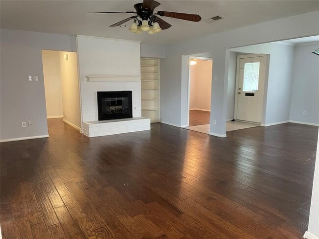 Building Photo - 2624 Summertree Dr