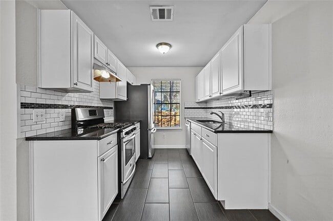 Foto del edificio - 8730 Birmingham Dr