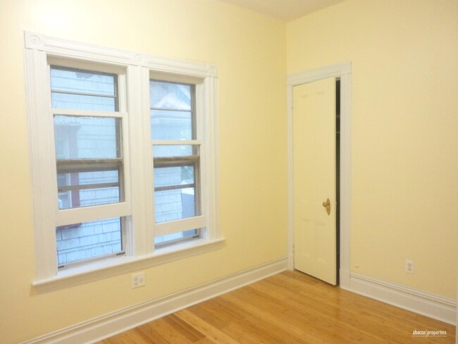 Building Photo - Victorian Home -3 Bedroom Rental