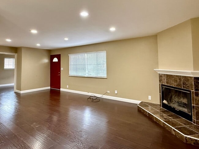 Foto del edificio - Remodeled 5 Bedroom 3 Bath Home in Desirable West San Jose Neighborhood